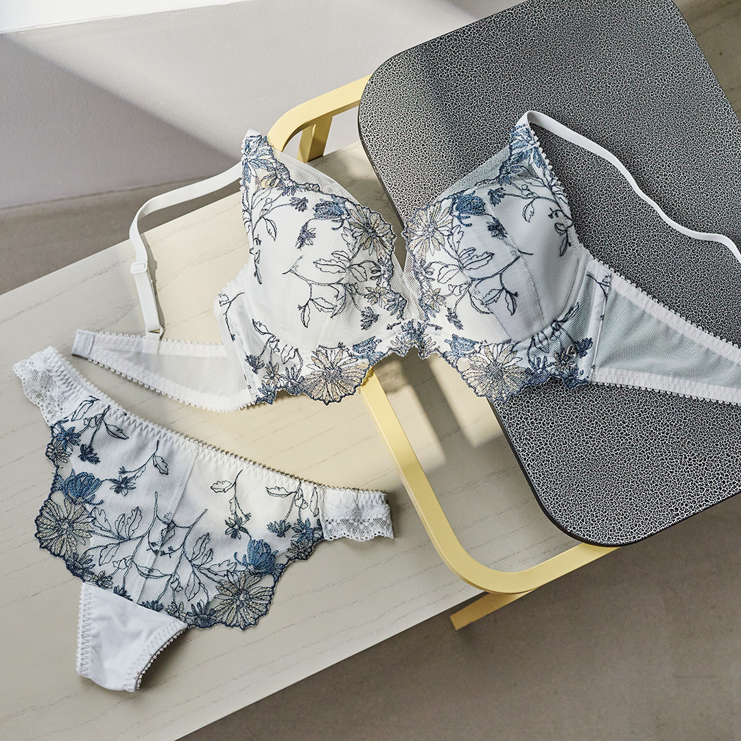 AMOSTYLE BY Triumph 2024 AW FLATLAY :: ayakamohara